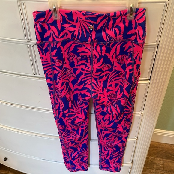 Never worn super cute Lilly Pulitzer luxletic pants! - Picture 4 of 5